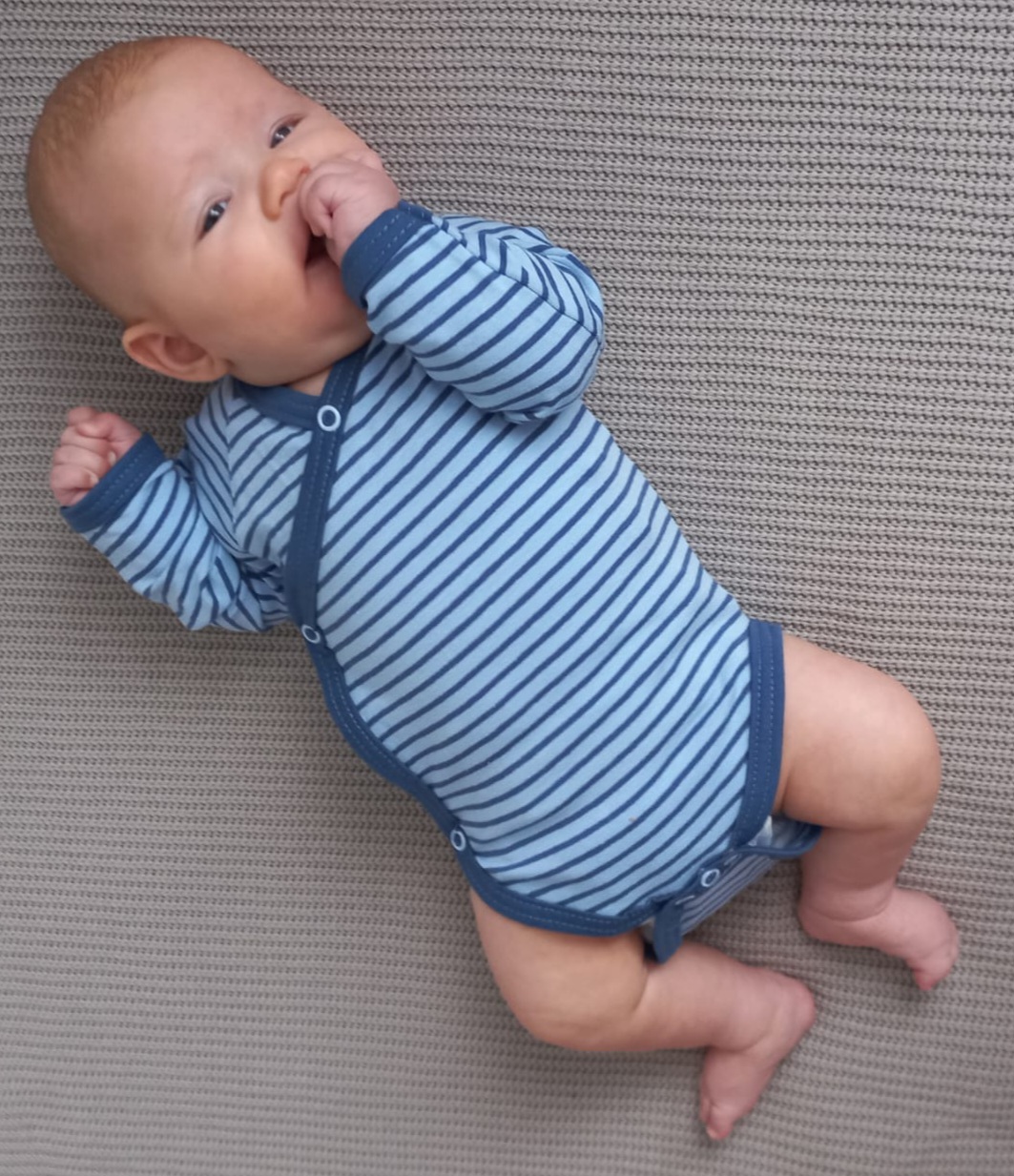 Body kojenecké zavinovací PRUH MKcool MK2017 DR - světle modré