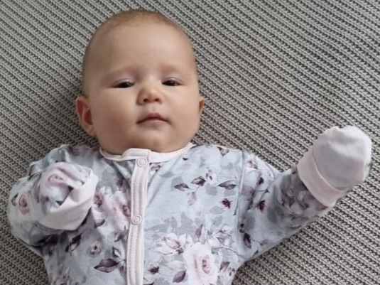 Overal kojenecký na spaní "KVĚTY" MKcool MK2333 šedo-růžový 50