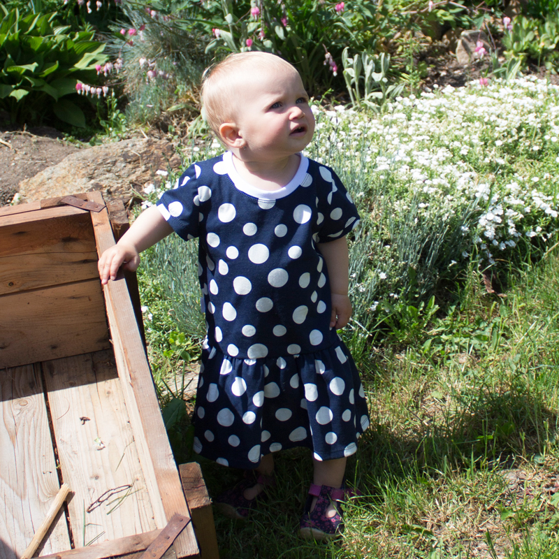 Dívčí šaty "Puntík" MKcool S10008 tmavě modré/bílý puntík 98